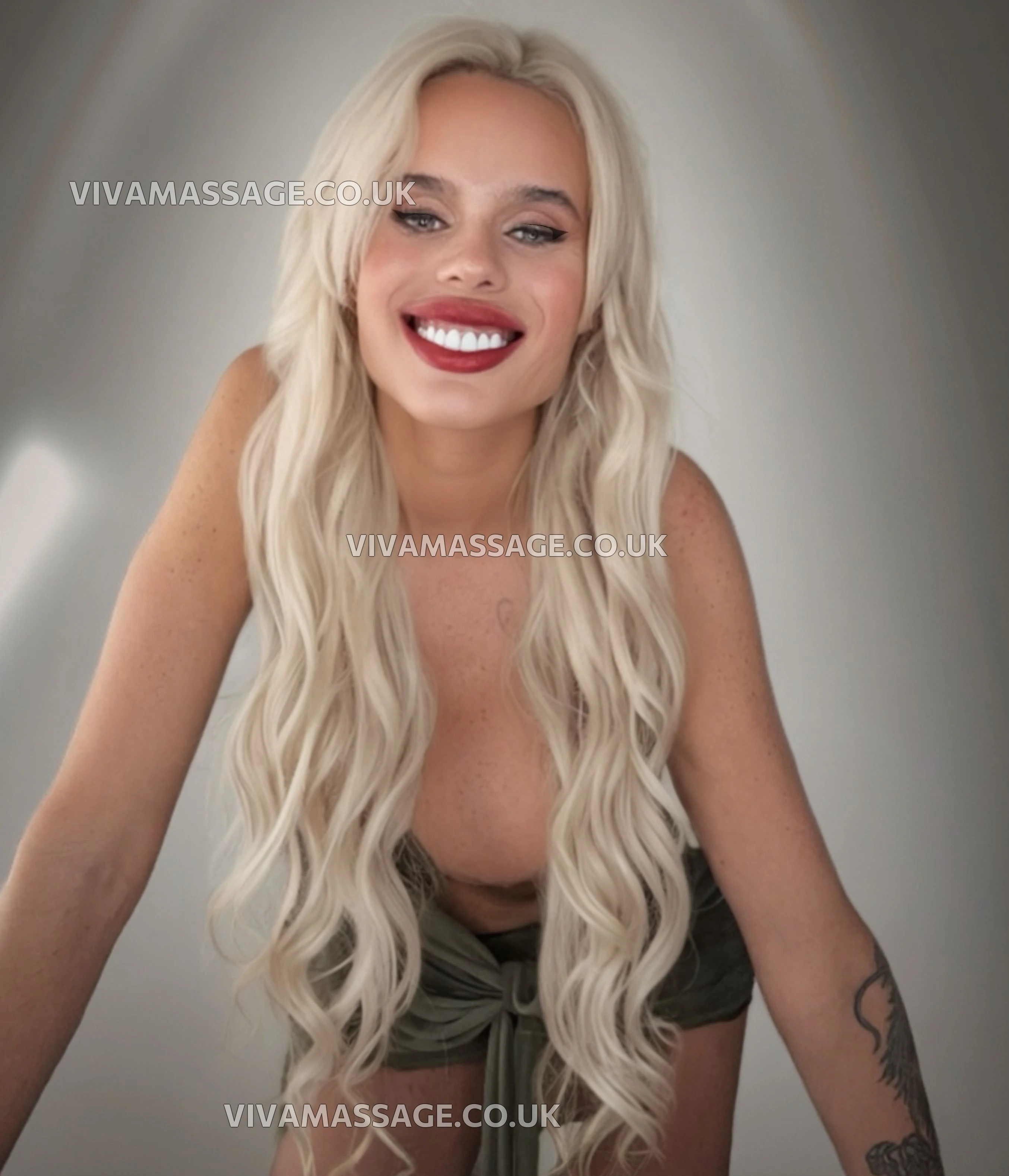 Photo 16 of MelanieJoliiee