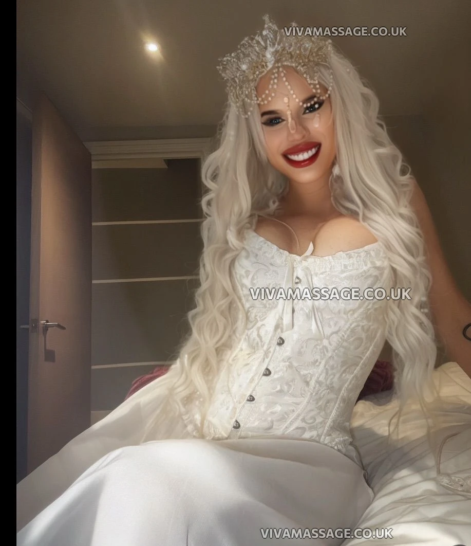 Photo 23 of MelanieJoliiee