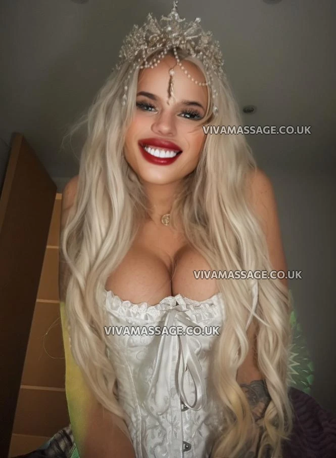 Photo 28 of MelanieJoliiee