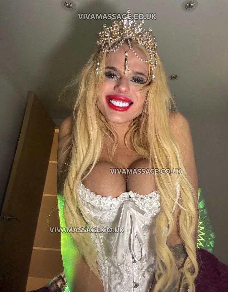 Photo 34 of MelanieJoliiee