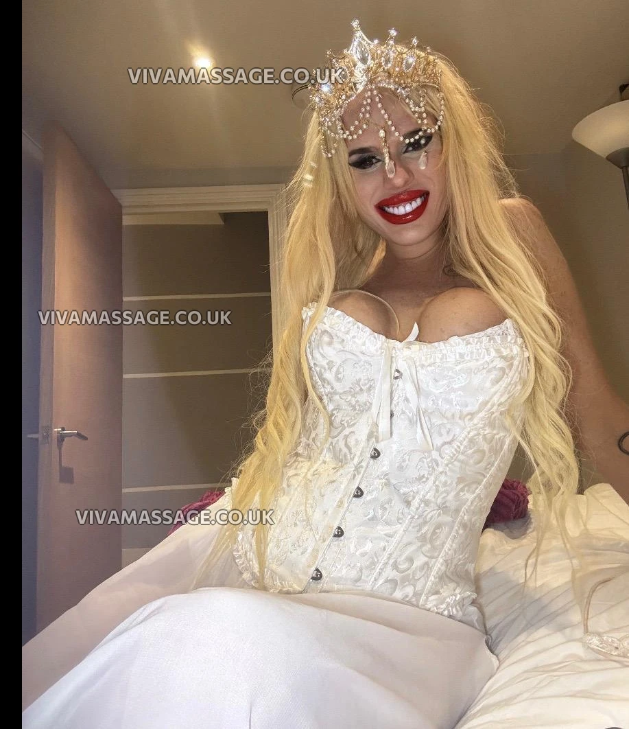 Photo 35 of MelanieJoliiee