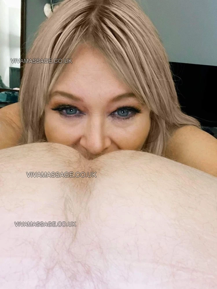 Photo 6 of Kelly Buns