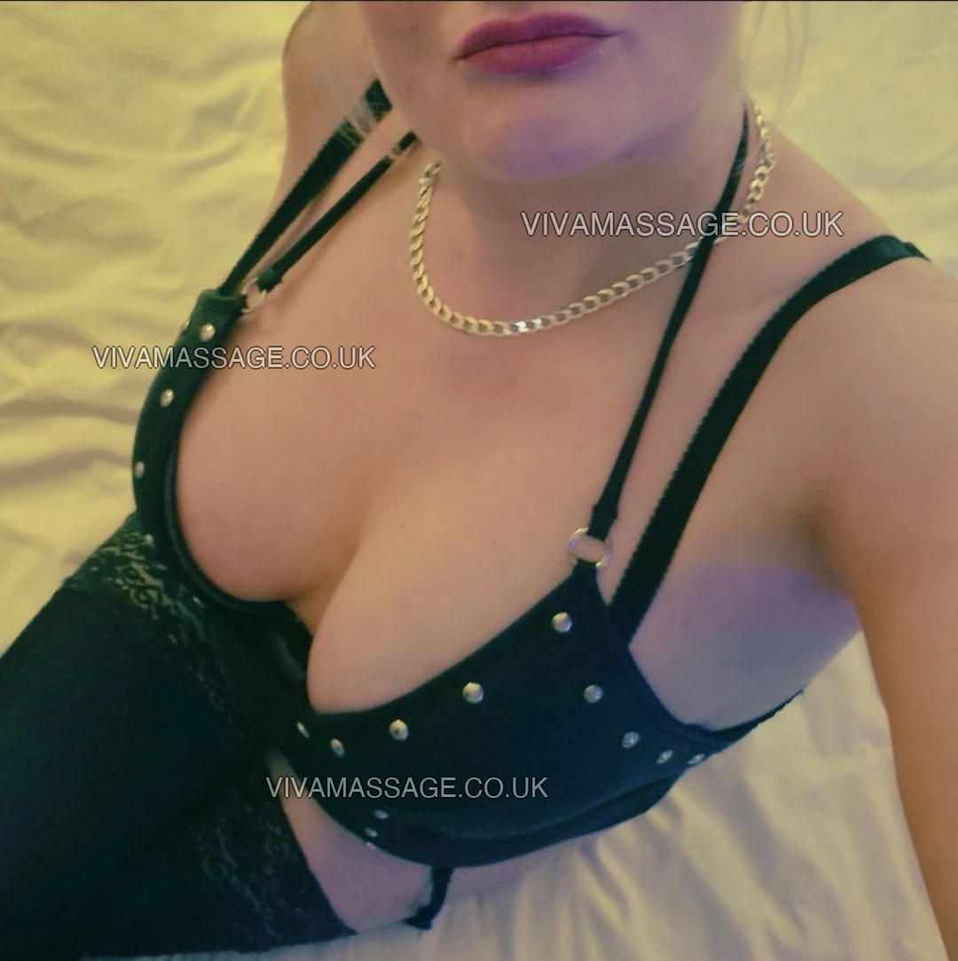 Photo 6 of HOLLIE_RYDER