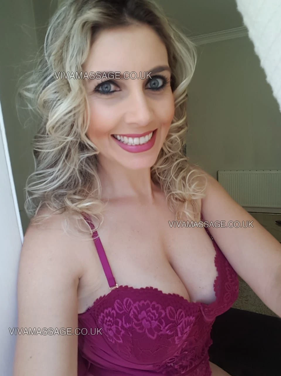 Photo 21 of  Stunning_blondie 