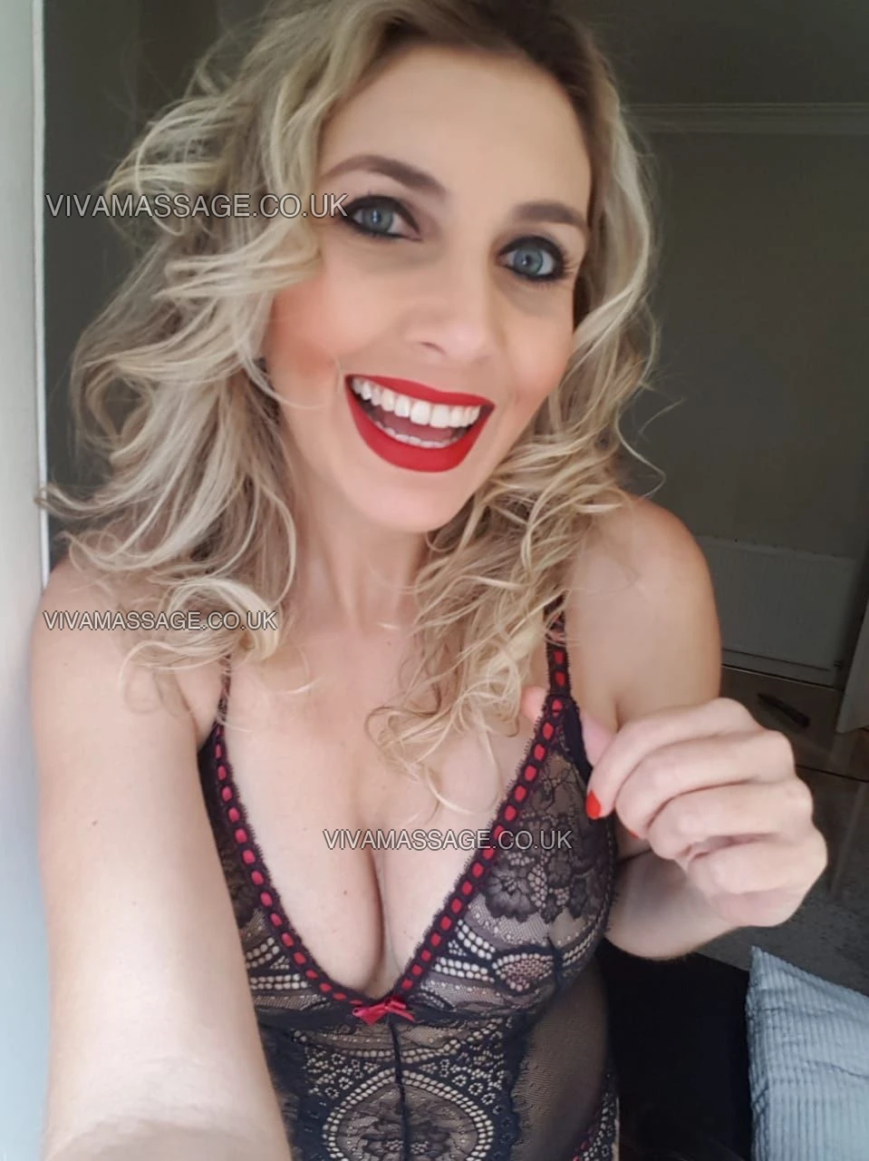 Photo 31 of  Stunning_blondie 