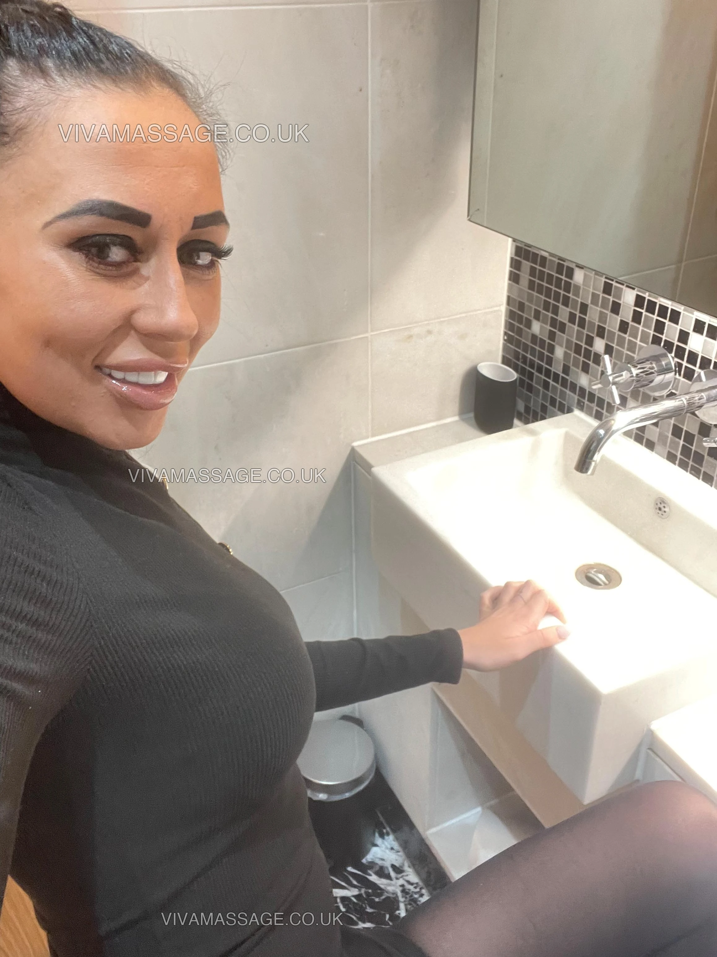 Photo 57 of English Bombshell ! 