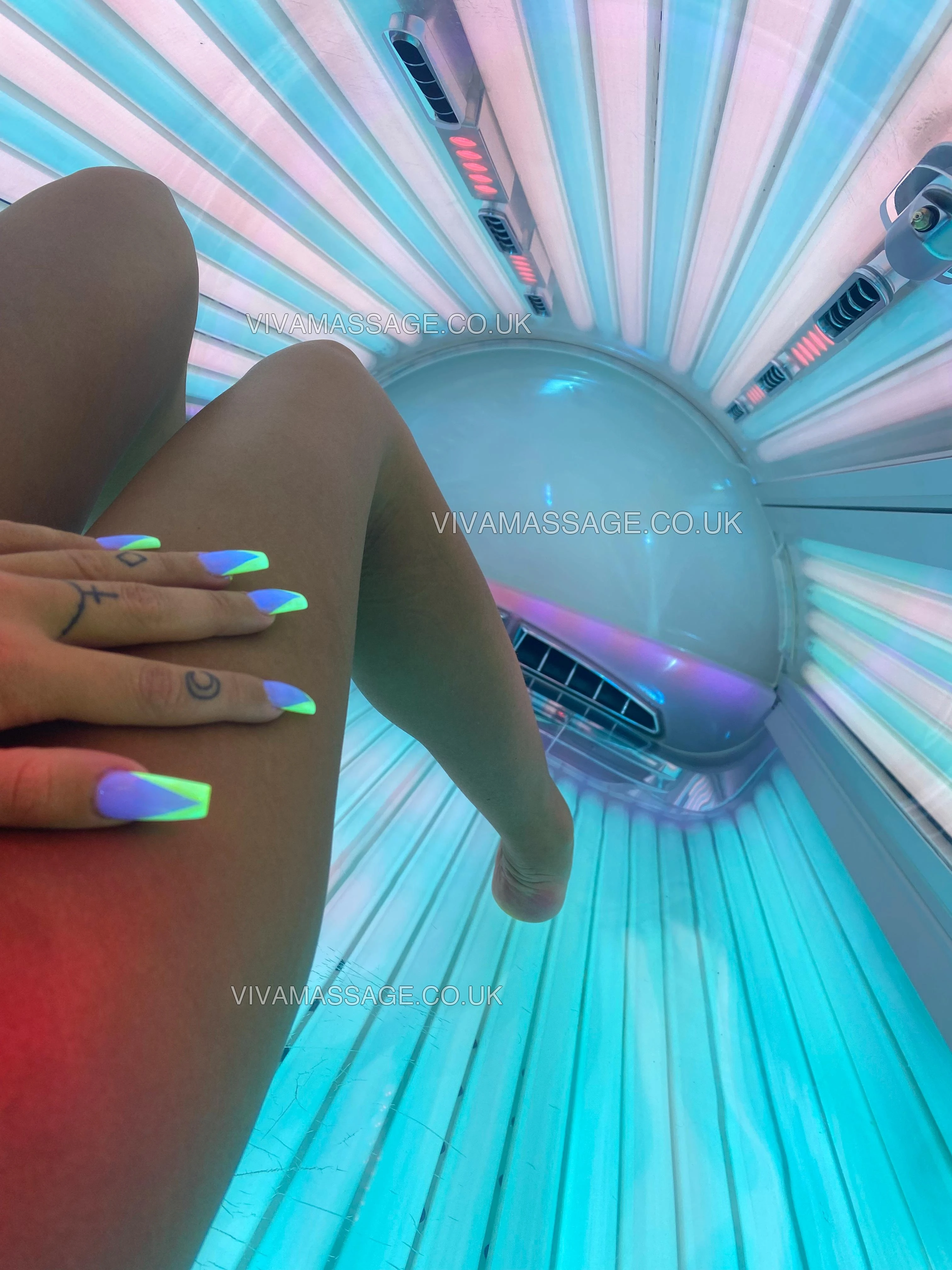 Photo 15 of English Bombshell !