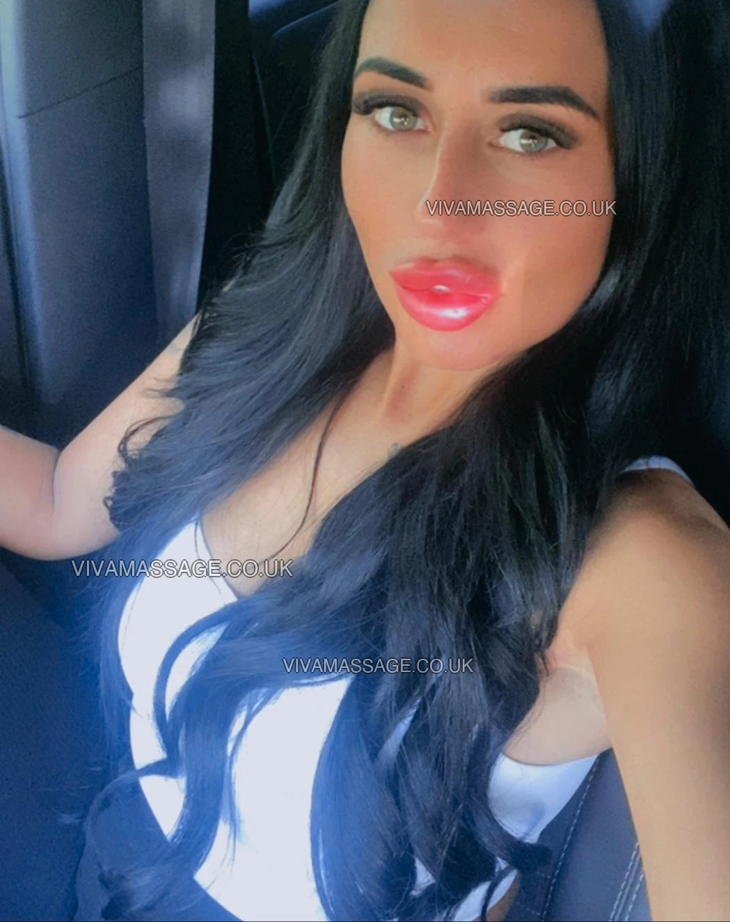 Photo 13 of English Bombshell !