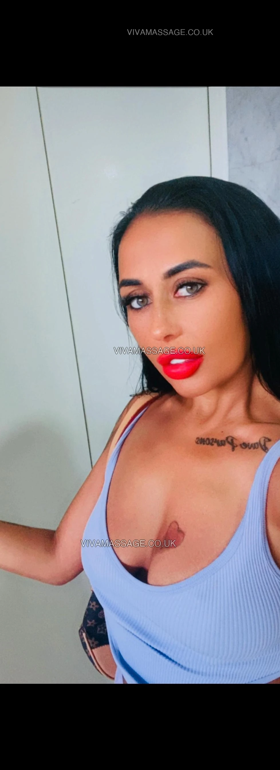 Photo 11 of English Bombshell !