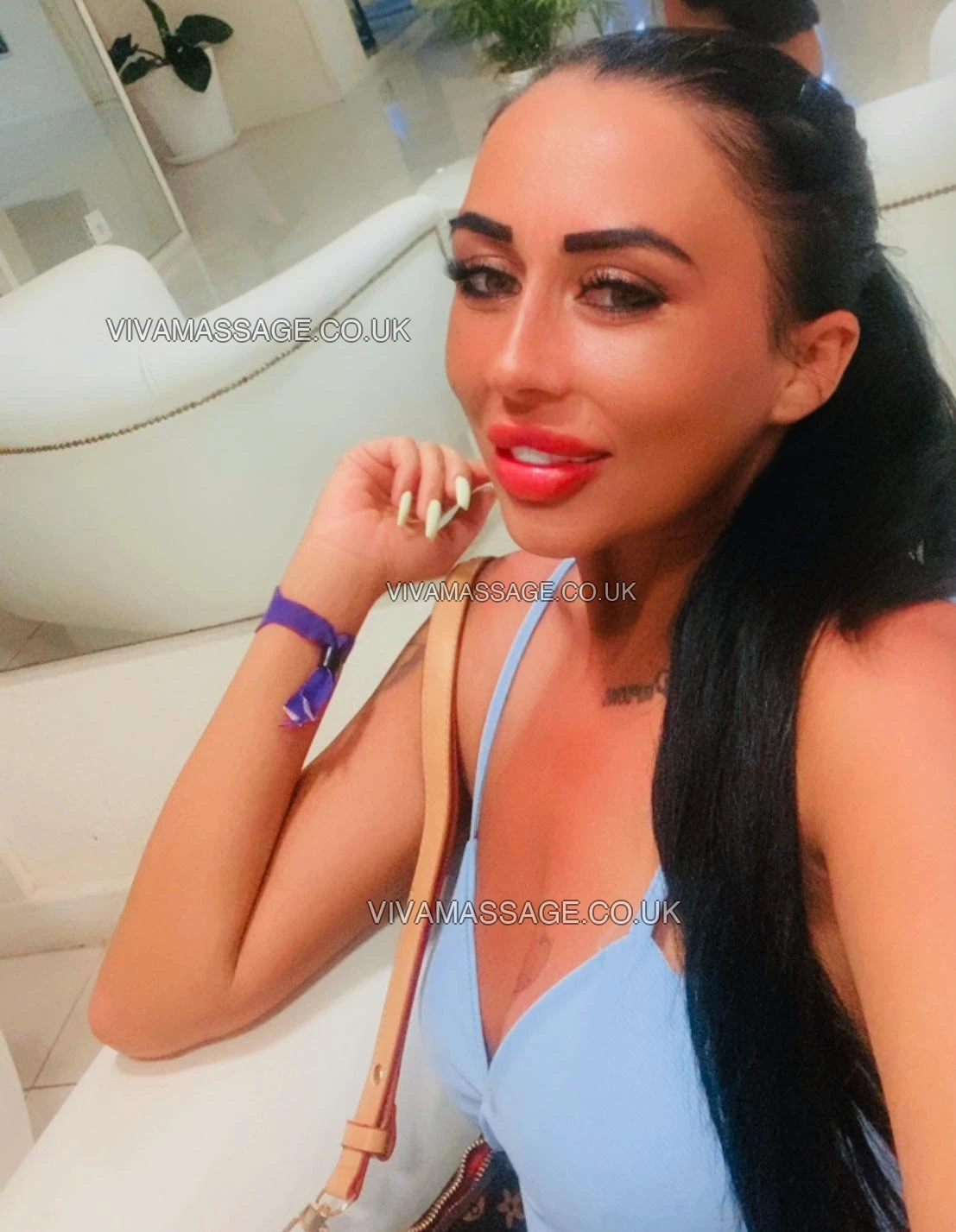 Photo 8 of English Bombshell !