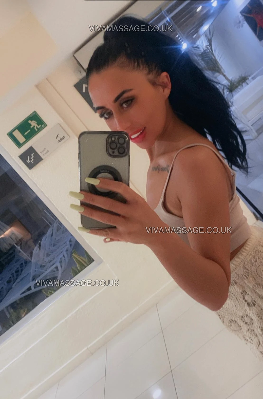 Photo 7 of English Bombshell !