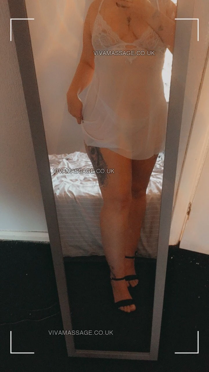 Photo 16 of Curvy Soph x