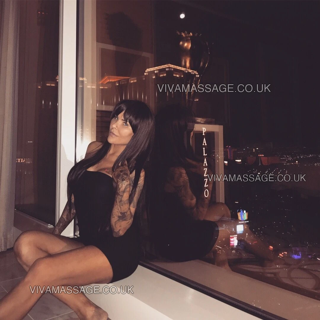 Photo 9 of BillieBlows