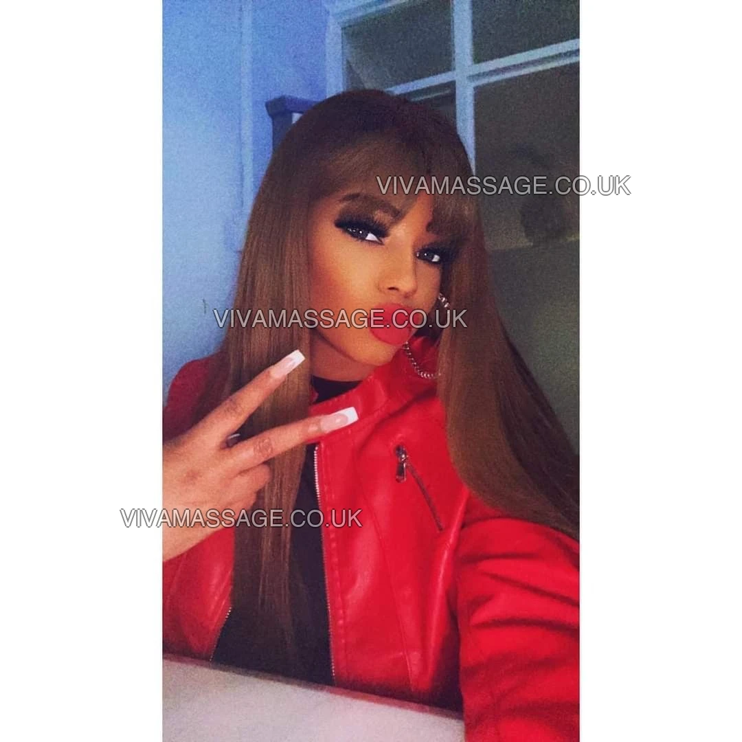 Photo 8 of SexyEnglishLolaxx