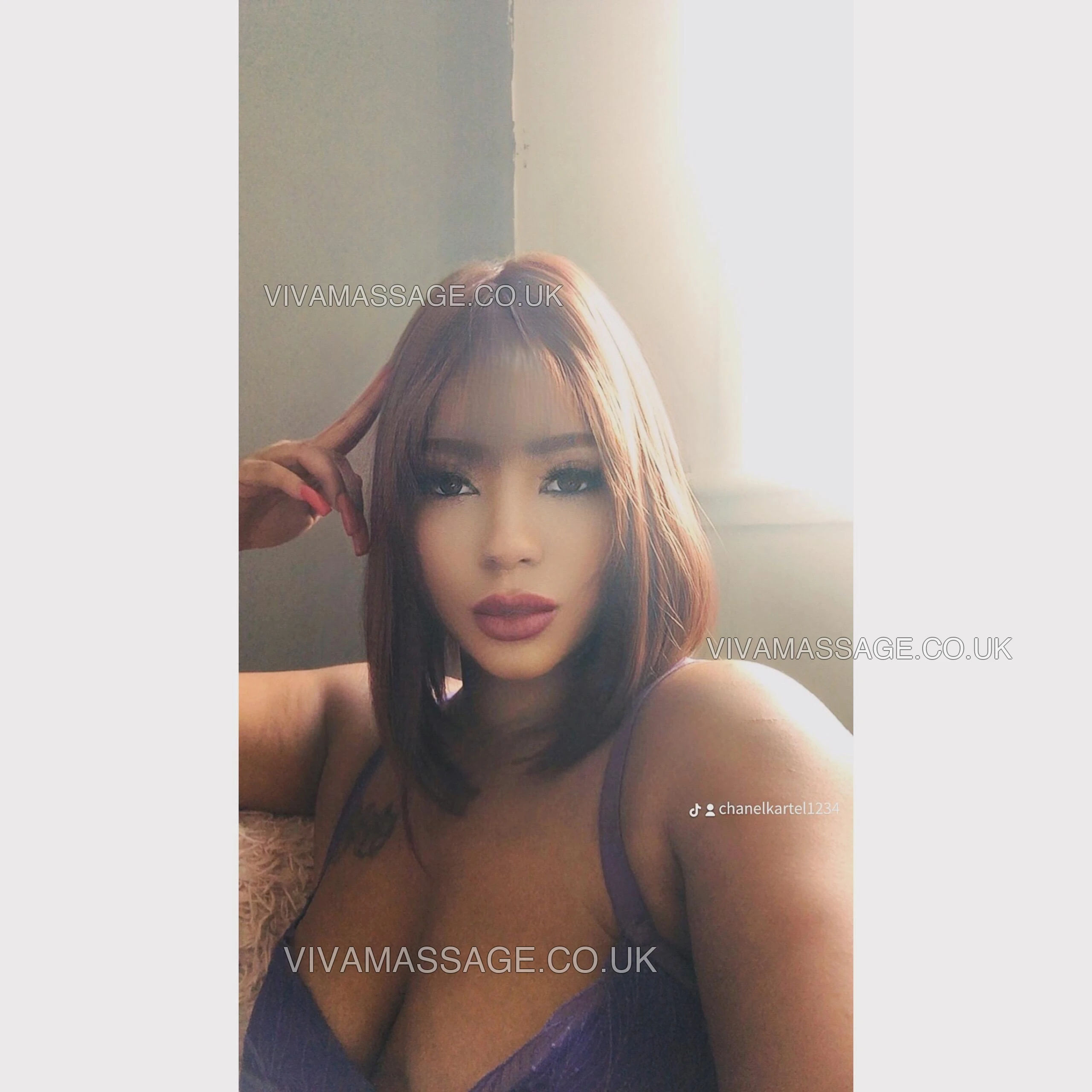 Photo 16 of SexyEnglishLolaxx