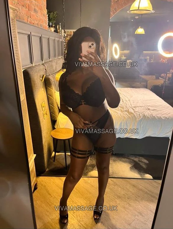 Photo 44 of FarahDelaney