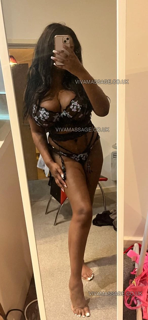 Photo 46 of FarahDelaney