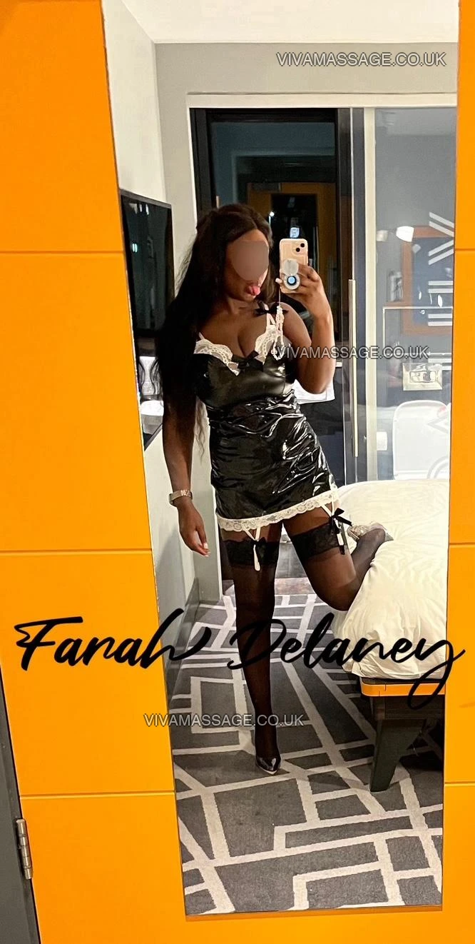 Photo 50 of FarahDelaney