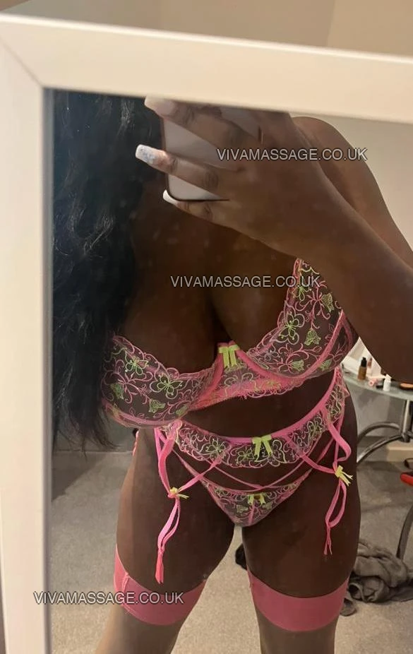 Photo 68 of FarahDelaney