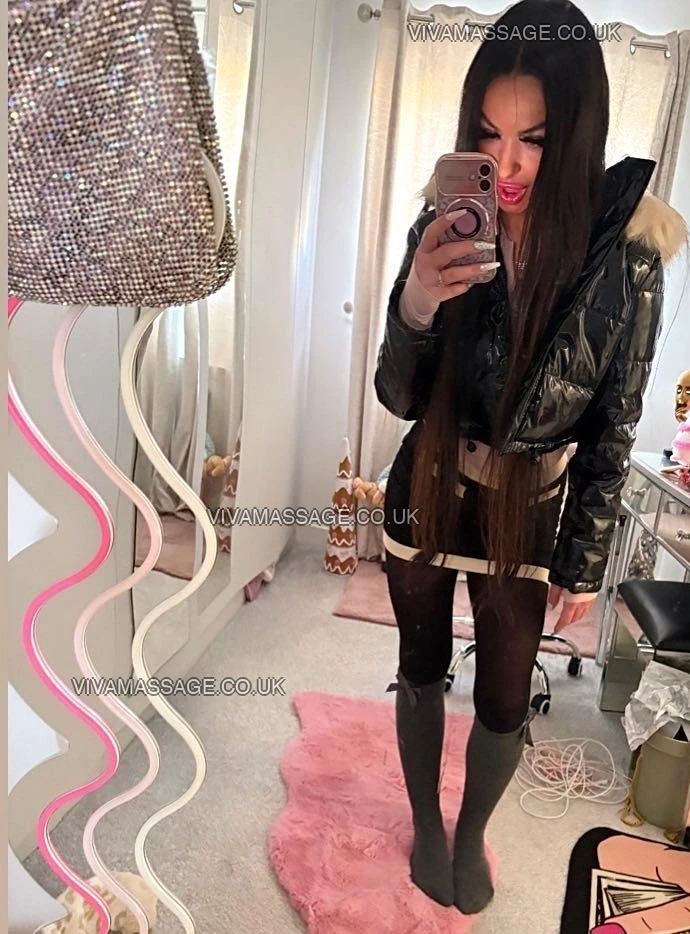 Photo 136 of EnglishBarbieVioletX