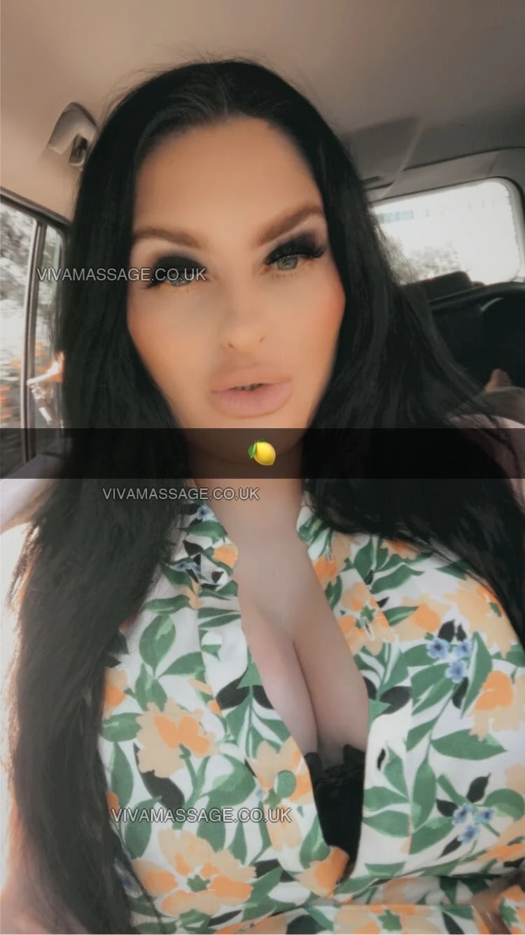 Photo 13 of THE  QUEEN