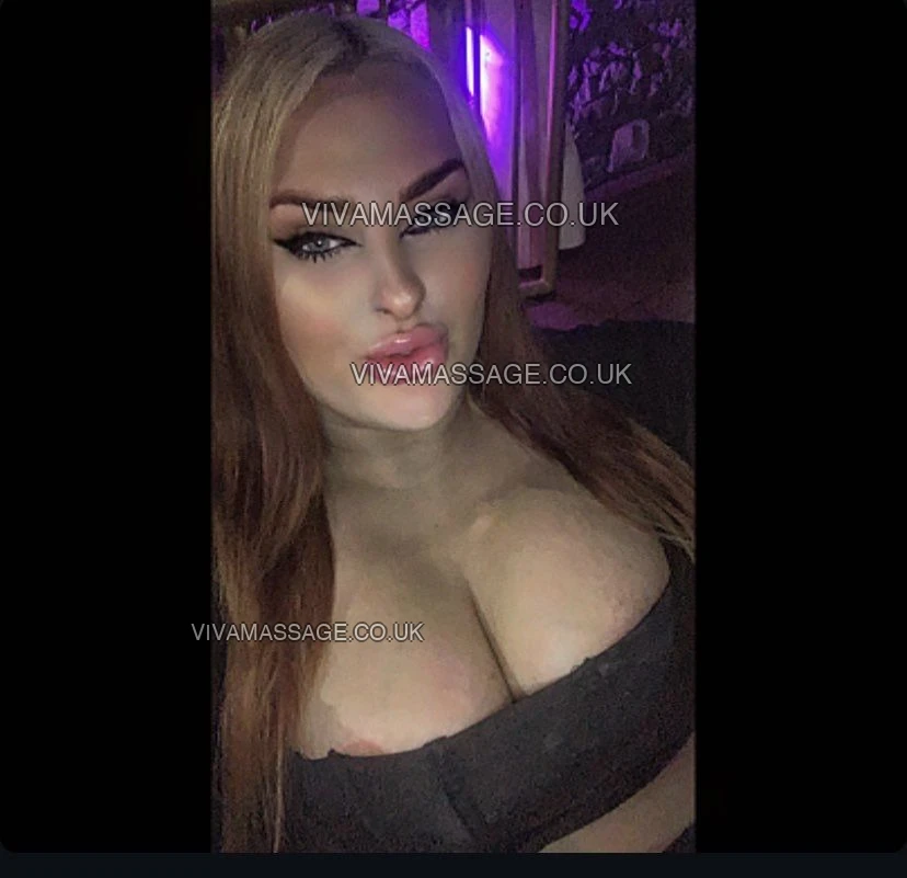 Photo 44 of THE  QUEEN