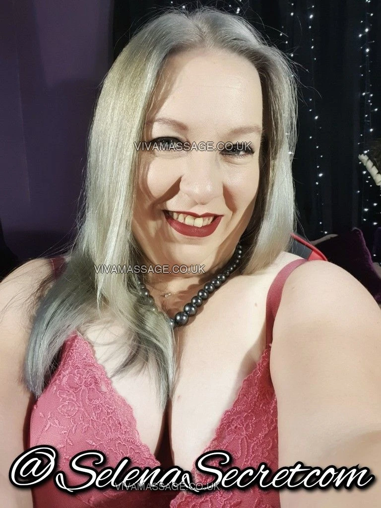 Photo 40 of SelenaSecret