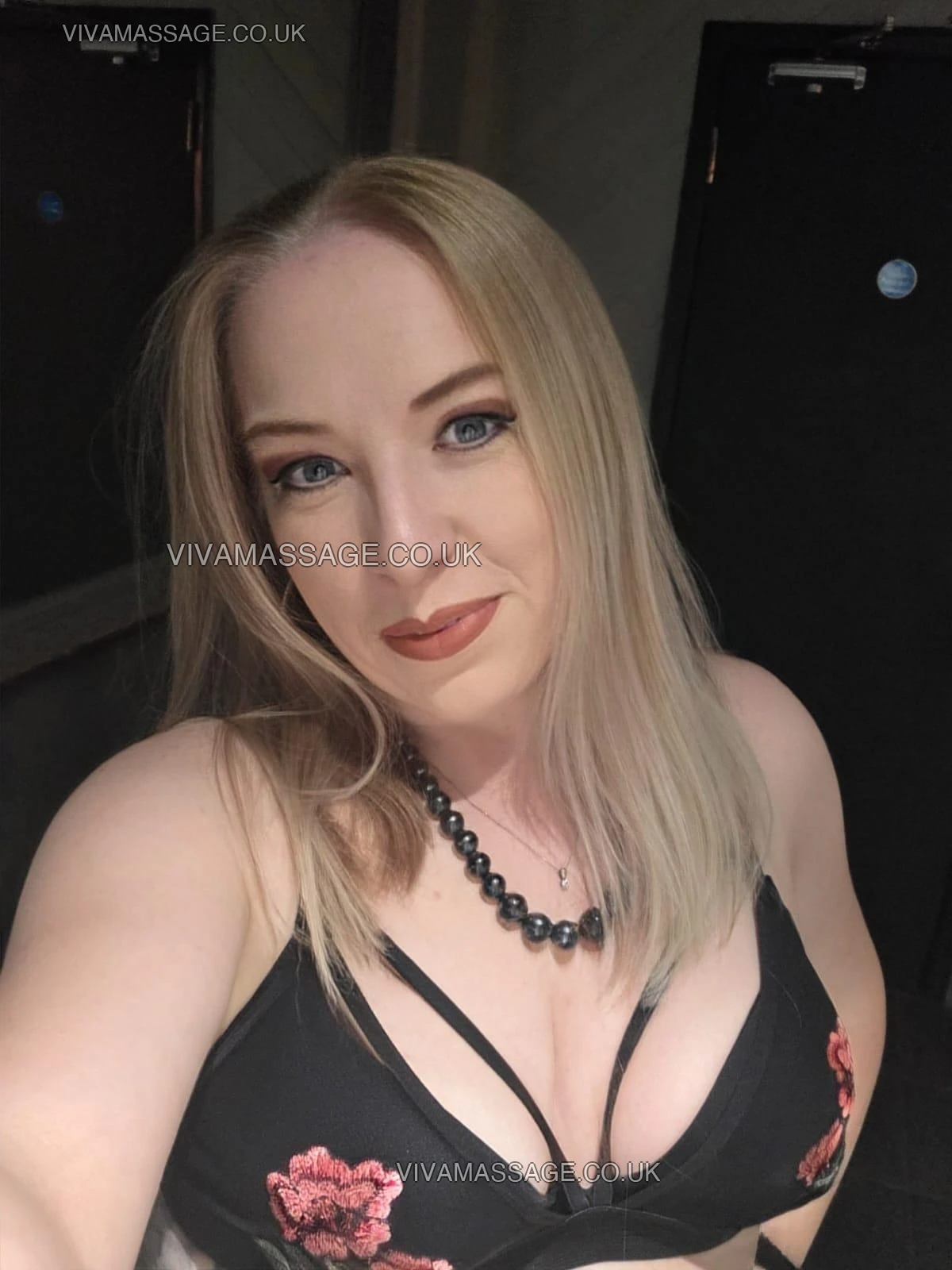 Photo 4 of SelenaSecret