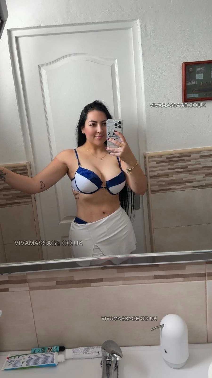 Photo 17 of Lara-Spanish