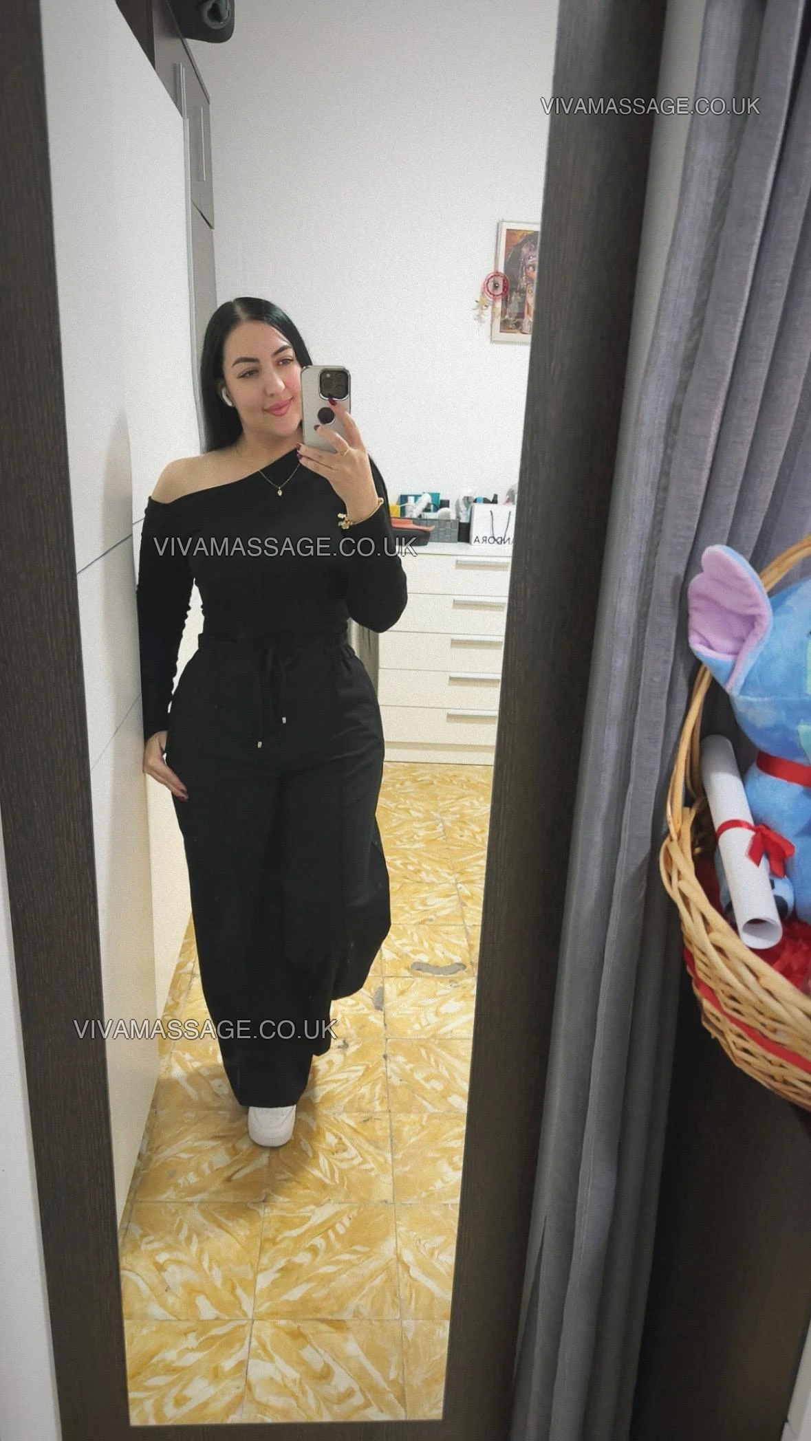 Photo 46 of Lara-Spanish