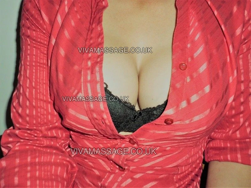 Photo 2 of Olivia Cardiff