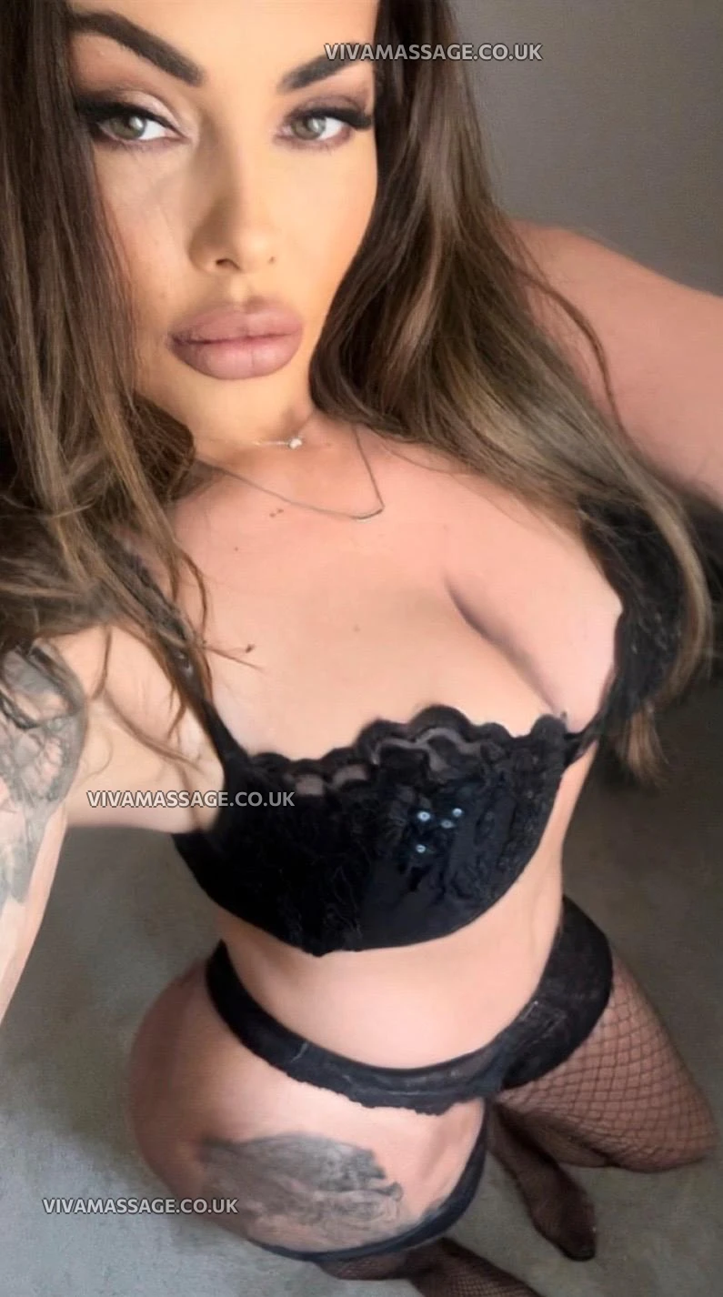 Photo 6 of ScarletMay