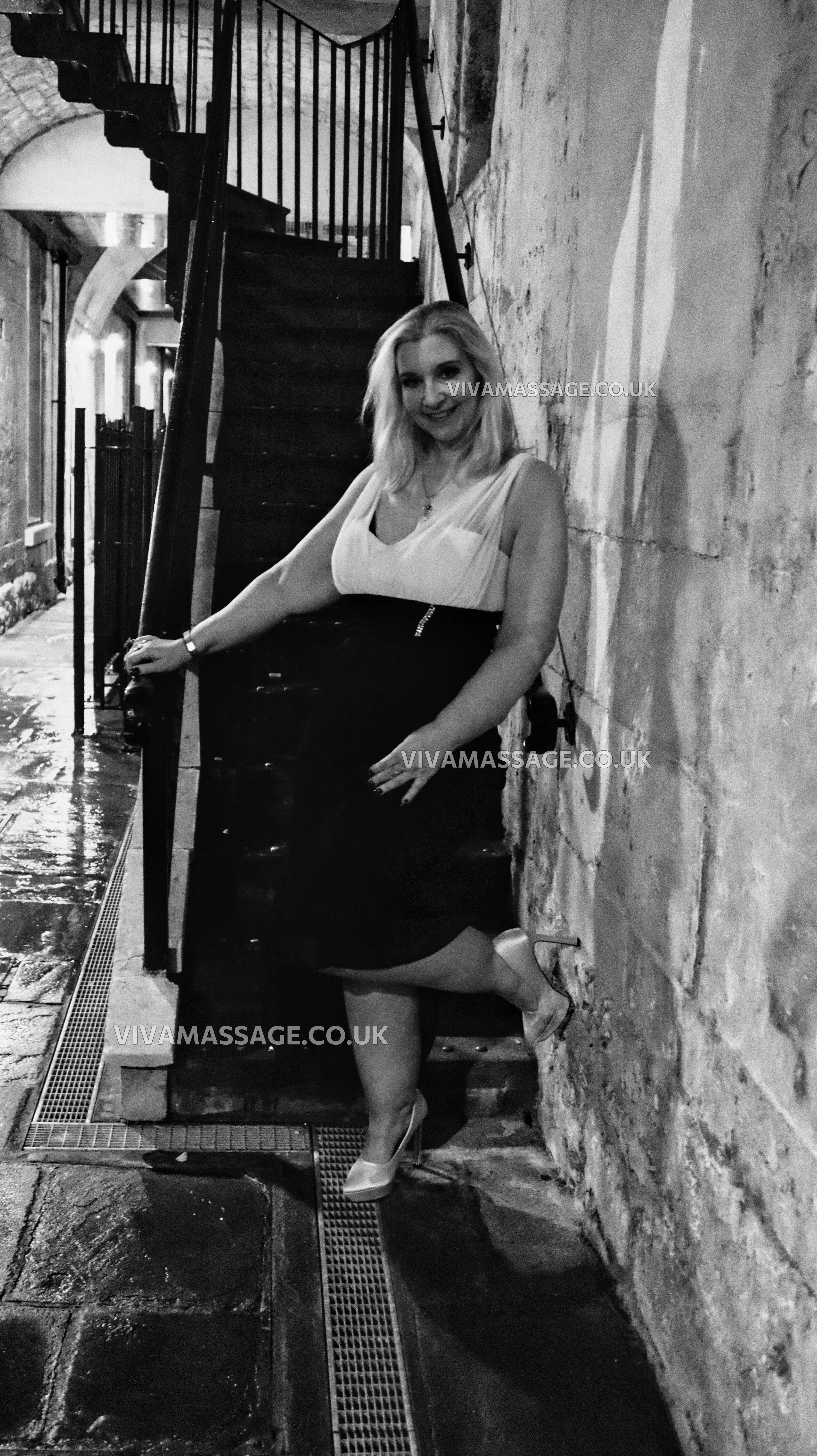 Photo 7 of CURVY_BRIT_ANNEMARIE