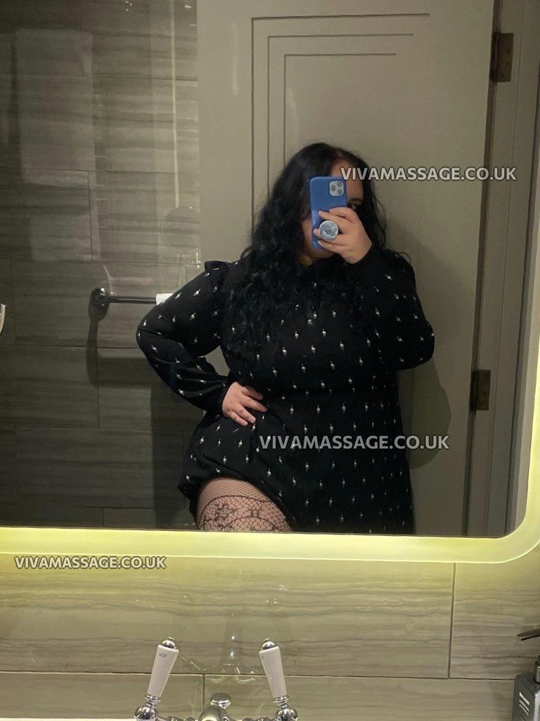 Photo 4 of VioletBBW