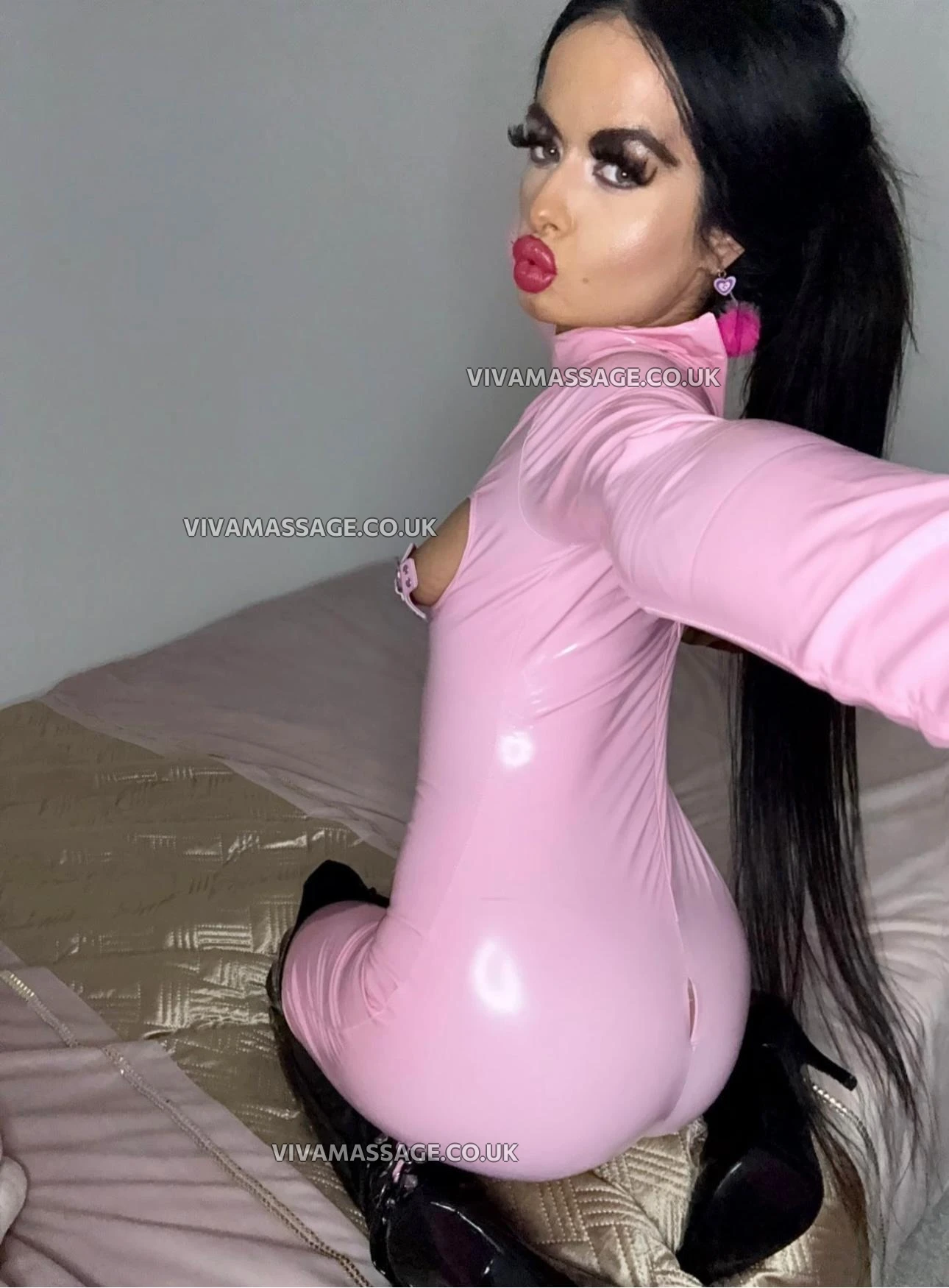 Photo 13 of EnglishBarbieVioletX