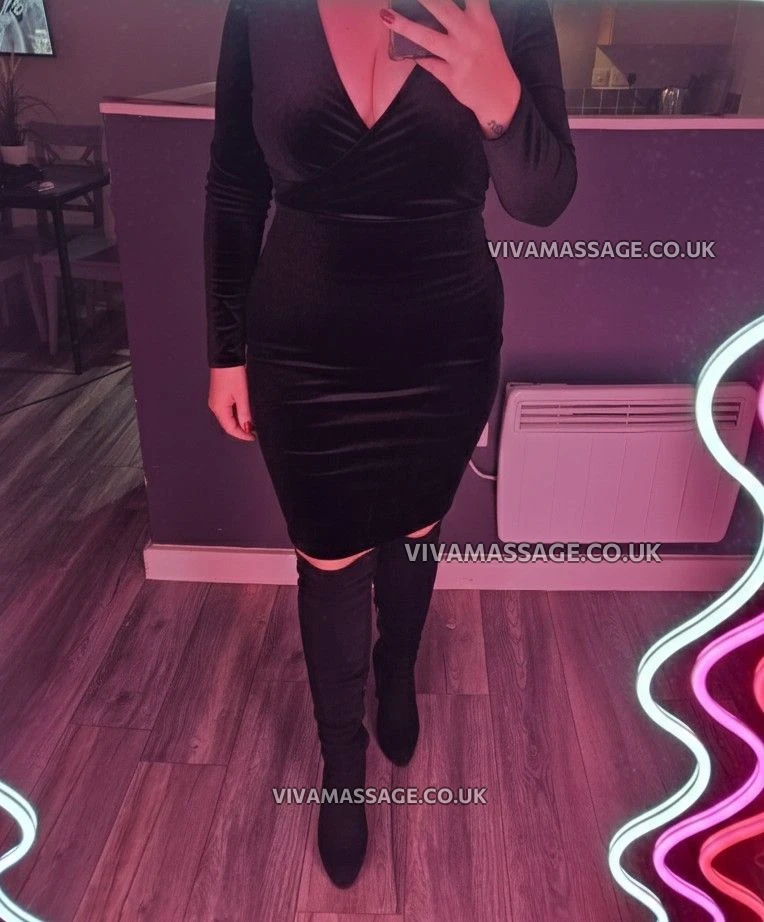 Photo 4 of Britishandblonde