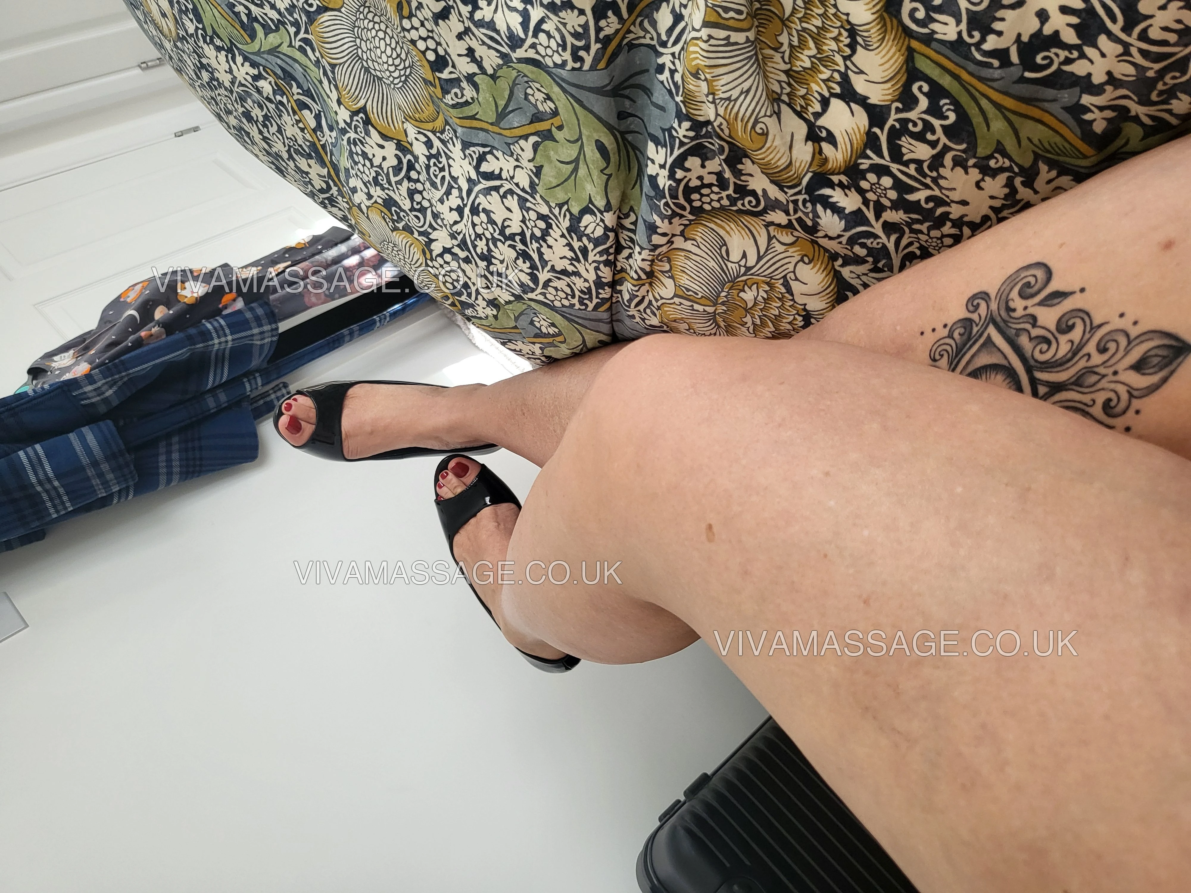 Photo 1 of curvyenglishchloe