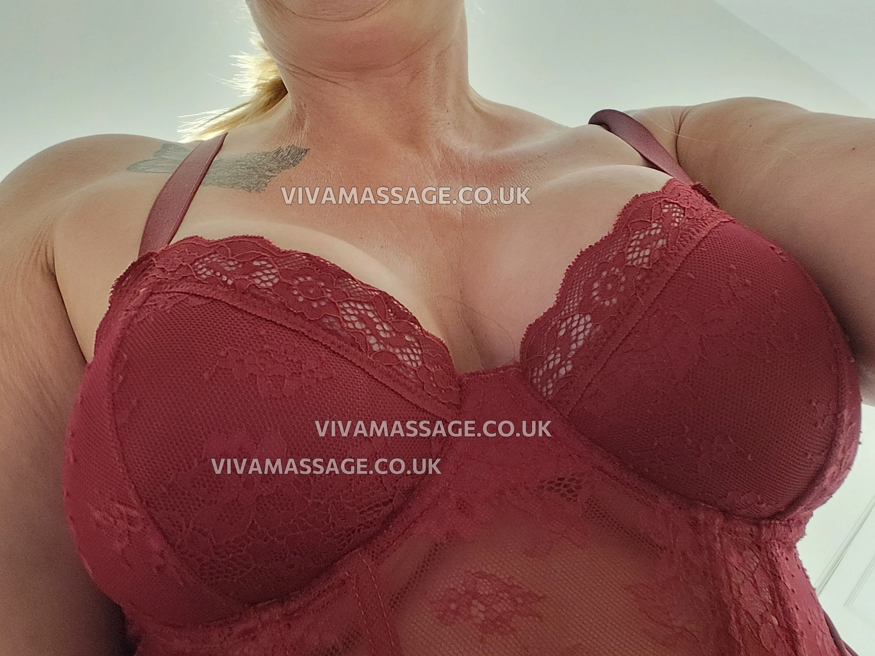 Photo 14 of curvyenglishchloe
