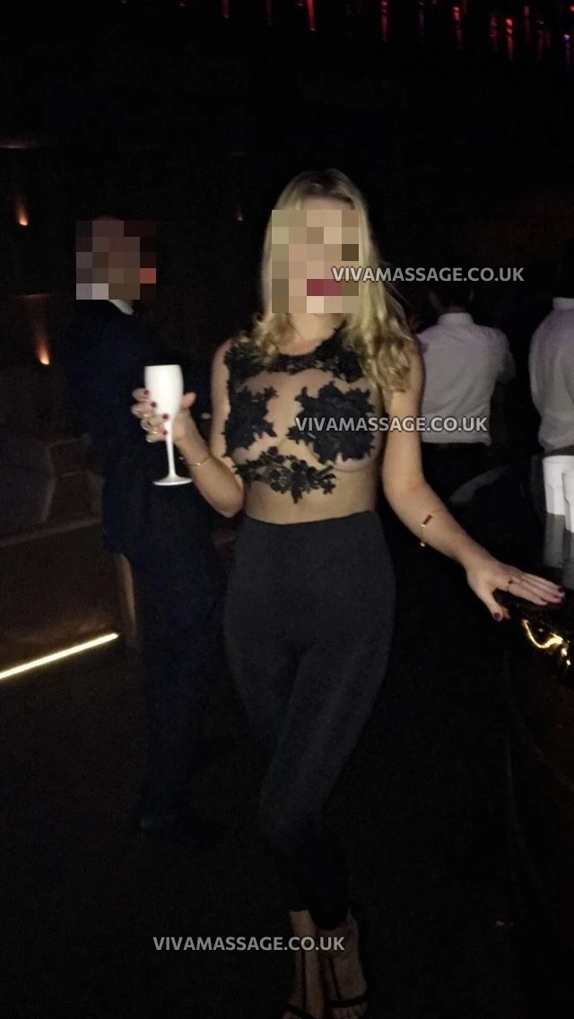 Photo 86 of English_Charis