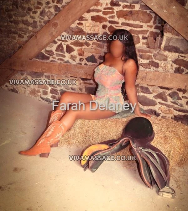 Photo 19 of FarahDelaney