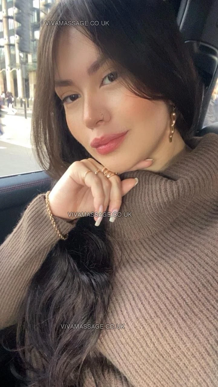 Photo 2 of Myrles-PartyBrunette