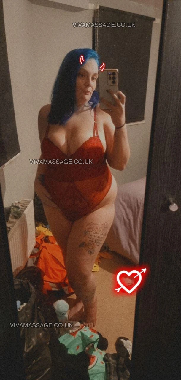 Photo 11 of CurvyStar