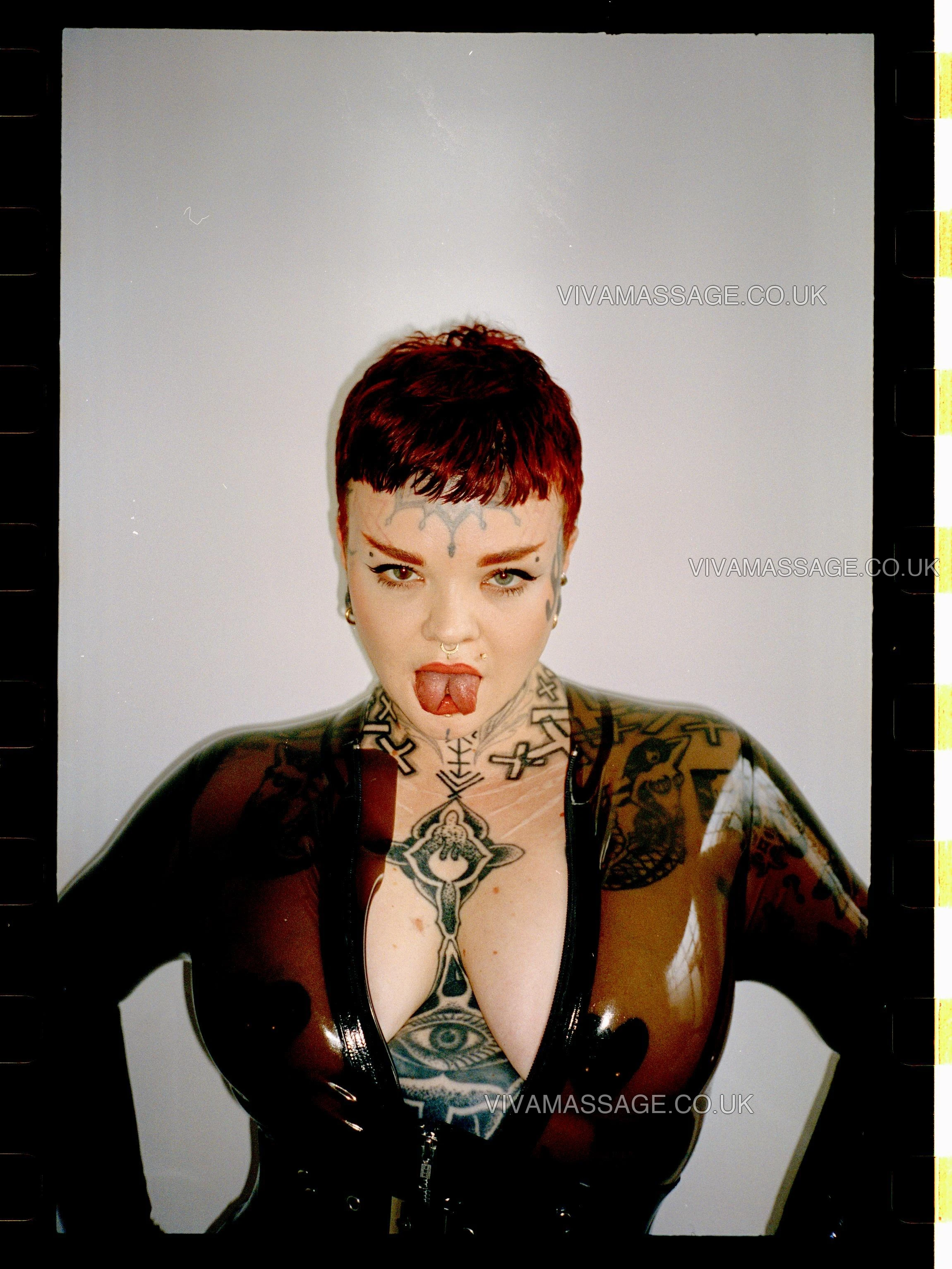 Photo 1 of Miss_alt_charlotte