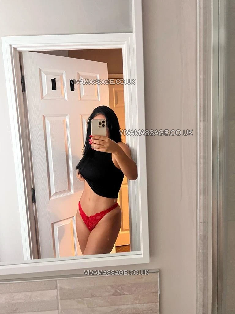 Photo 2 of MEL_FOXER_2025