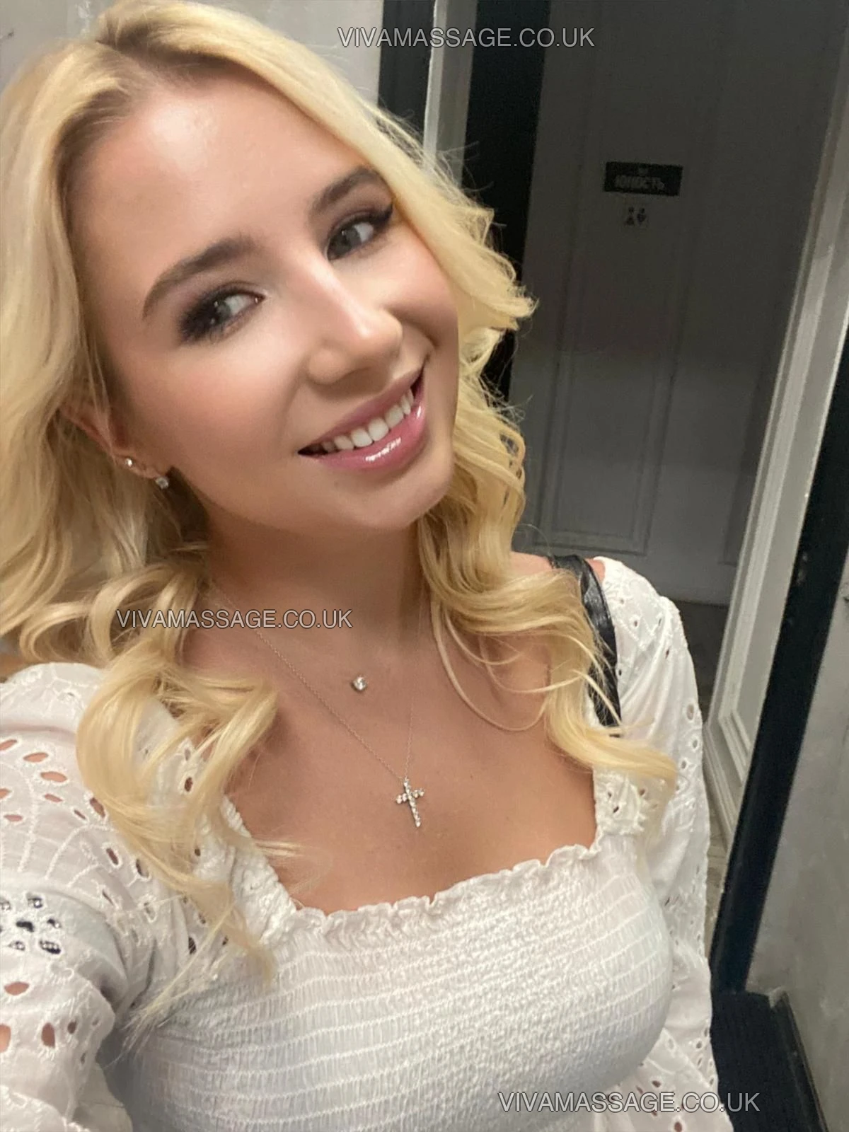 Photo 8 of Karlina Hot 