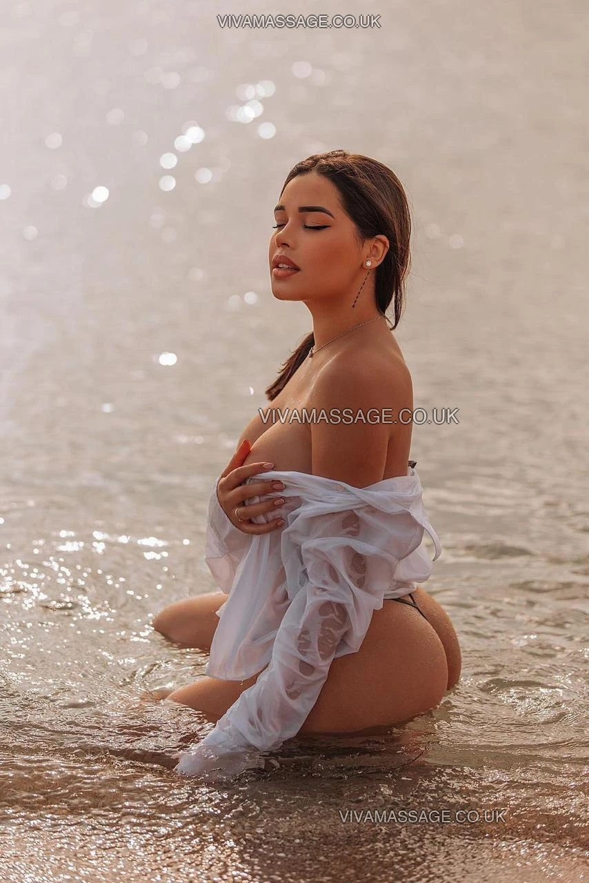 Photo 21 of Victoria PartyGirl