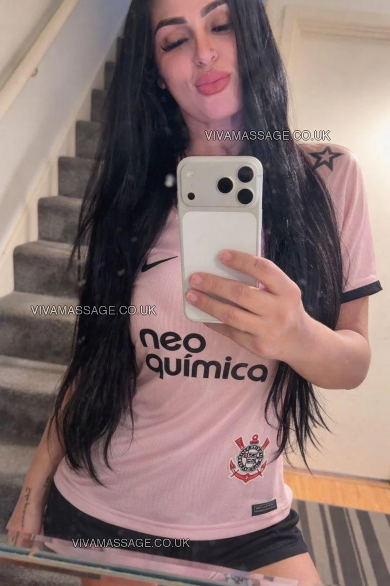 Photo 3 of Angelina Jolie