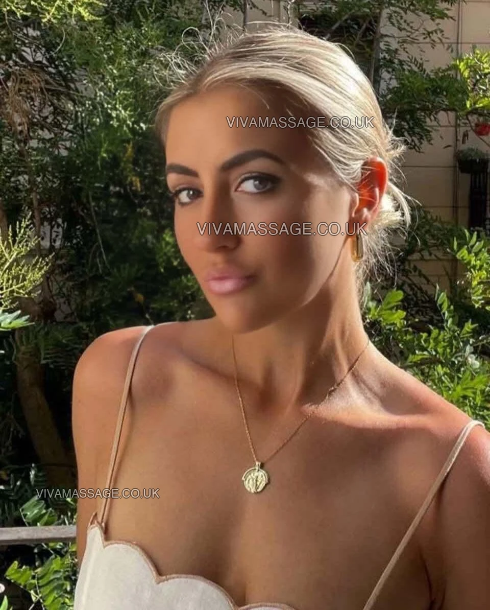 Photo 1 of First-Class-Blonde