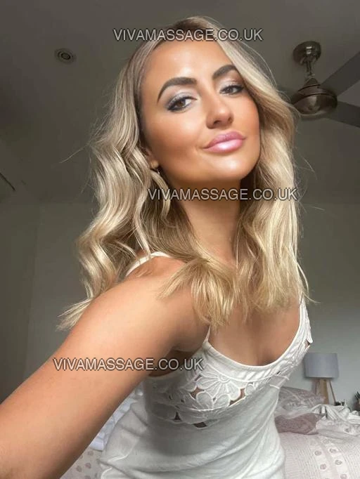 Photo 1 of First-Class-Blonde