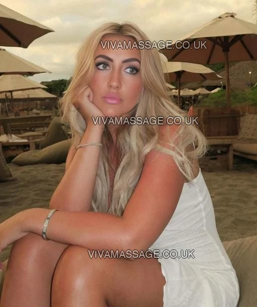 Photo 3 of First-Class-Blonde